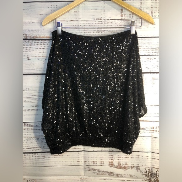 Sequin all over Black Croptop - Picture 3 of 11